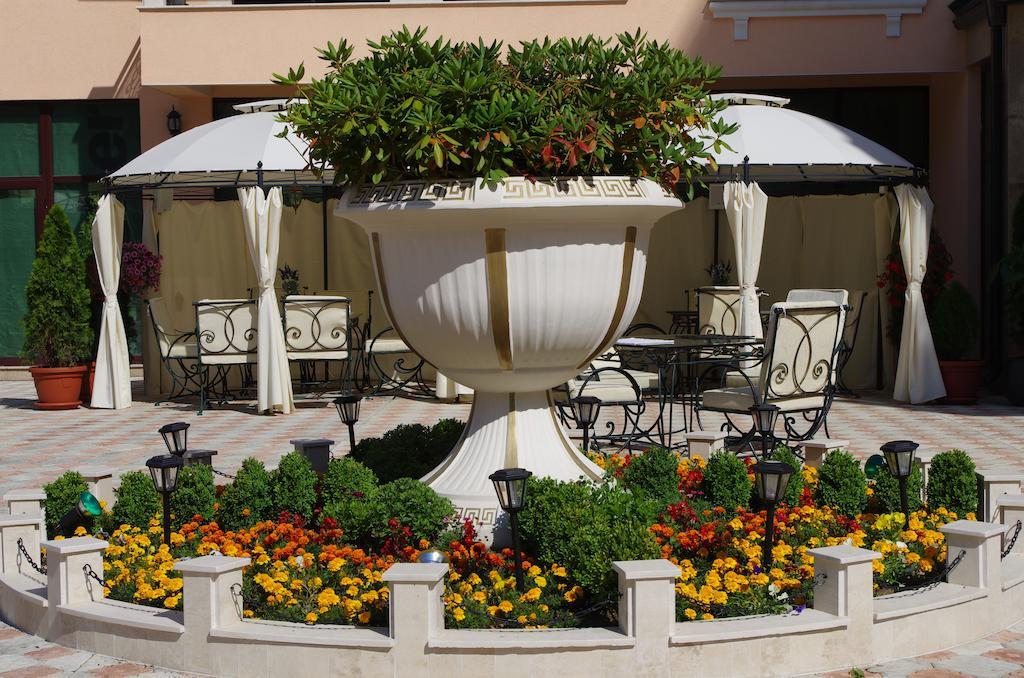 Anastasia Boutique Aparthotel Sofia Bagian luar foto