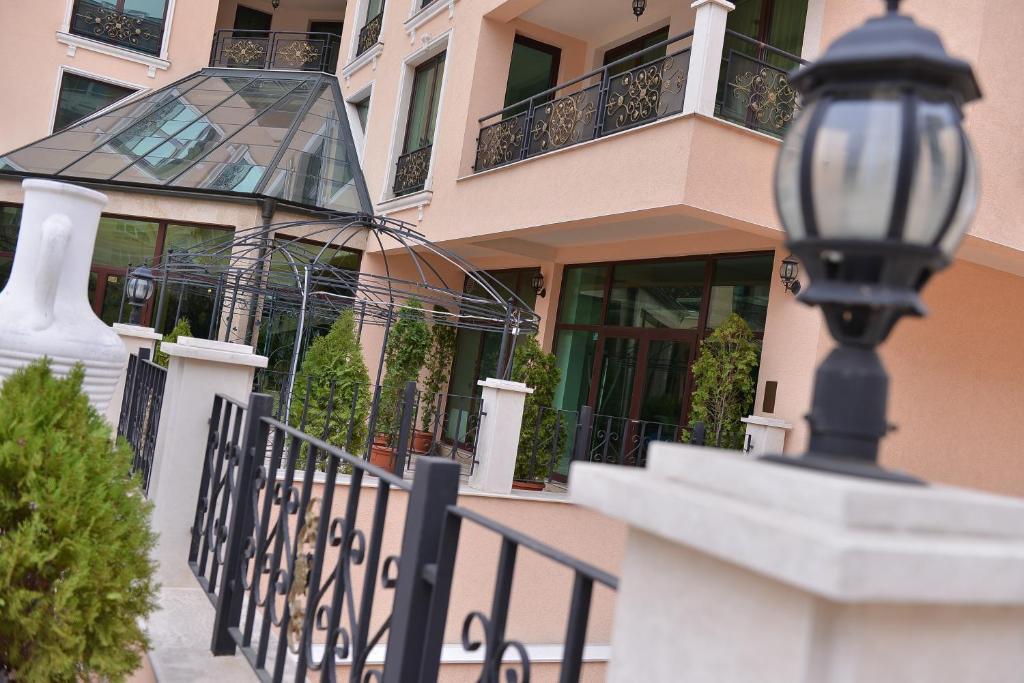 Anastasia Boutique Aparthotel Sofia Bagian luar foto